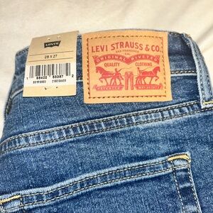 Levi’s 725 Kick Bootcut NWT Jeans